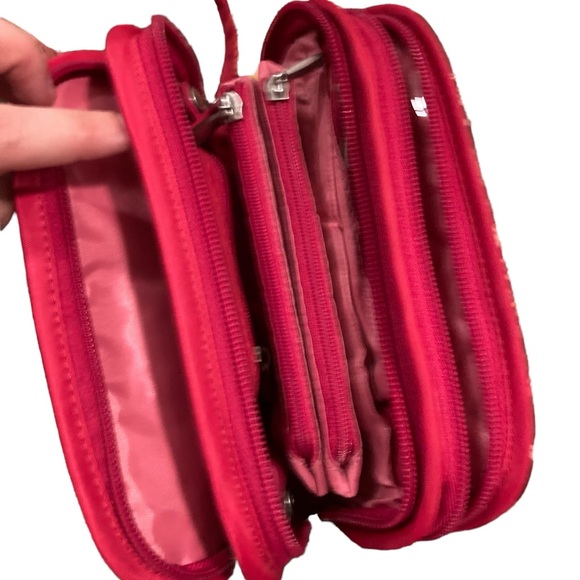 Lug pink quilted travel wallet with wrist strap - Picture 5 of 8